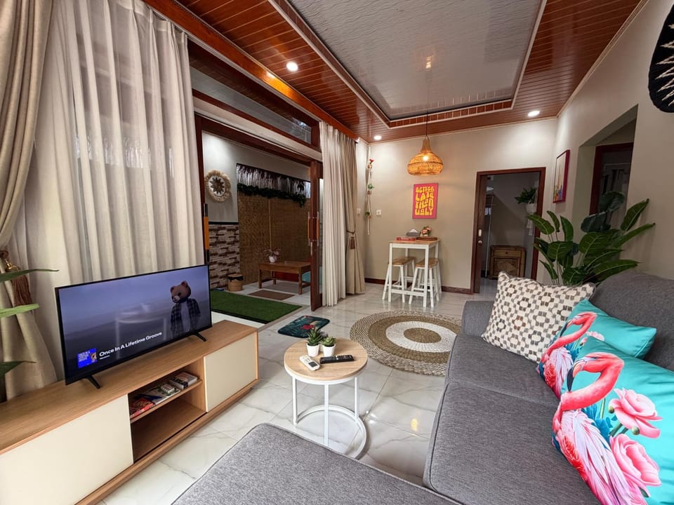 TV and multimedia, Living room, Seating area