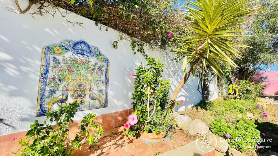 Garden, Decorative detail