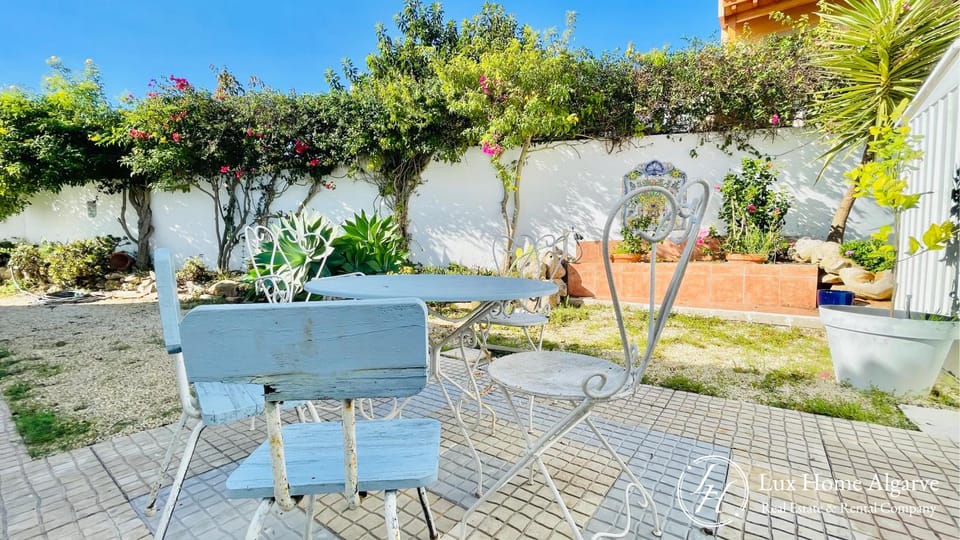Patio, Day, Garden, Garden view