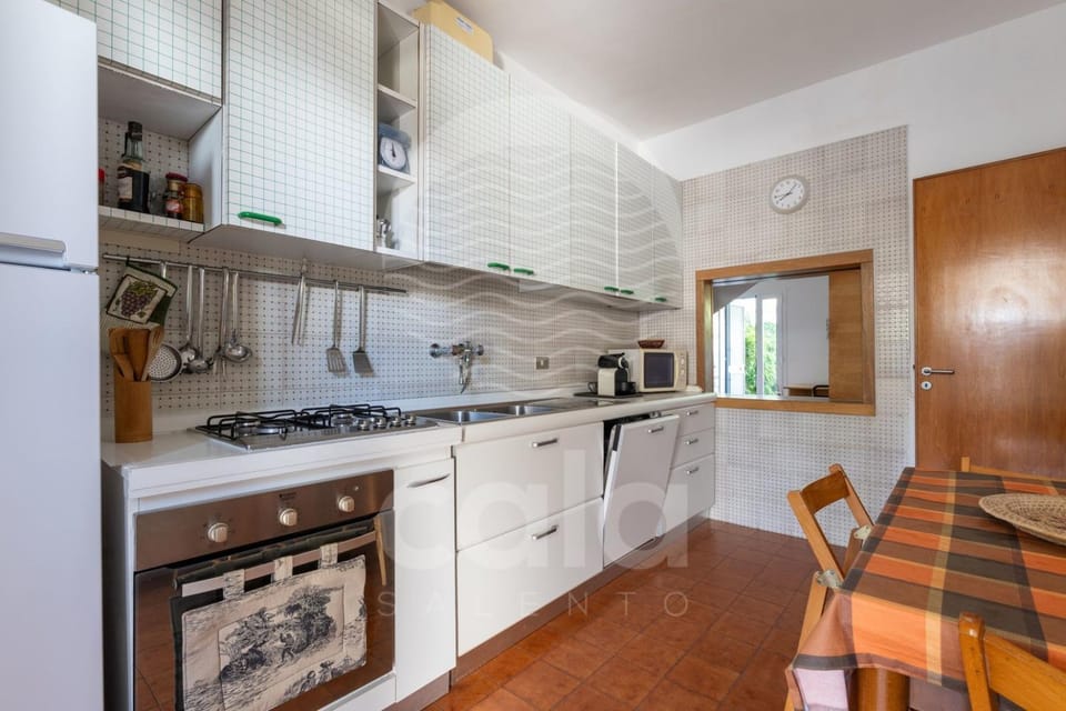 Kitchen or kitchenette, Dining area, dishwasher, oven, stove