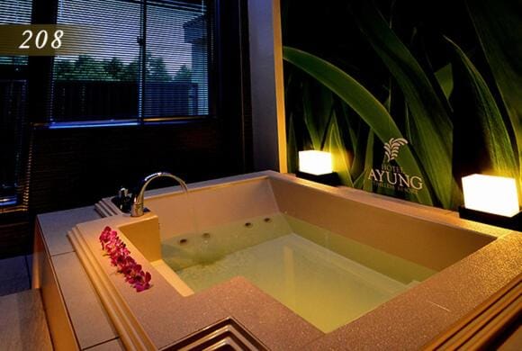 Shower, Hot Tub