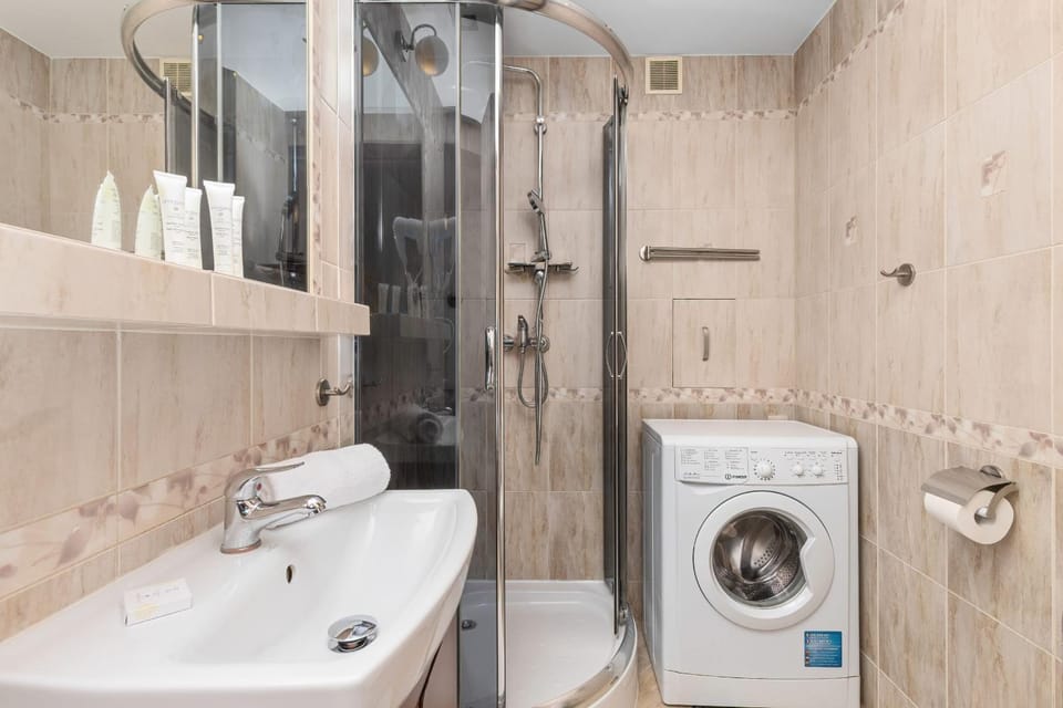 Shower, Bathroom, towels, washing machine