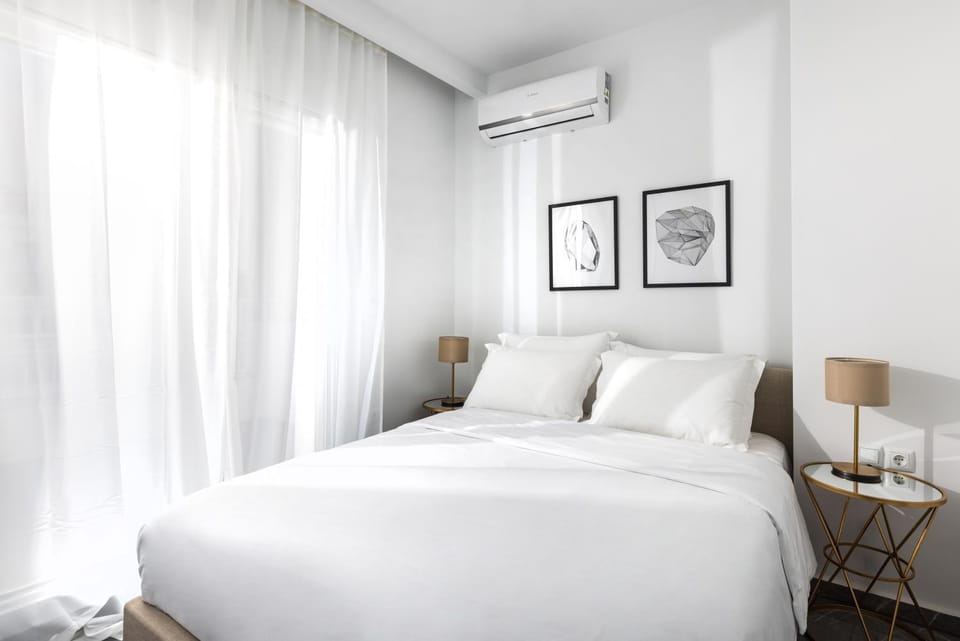 Bed, Photo of the whole room, Bedroom, air conditioner