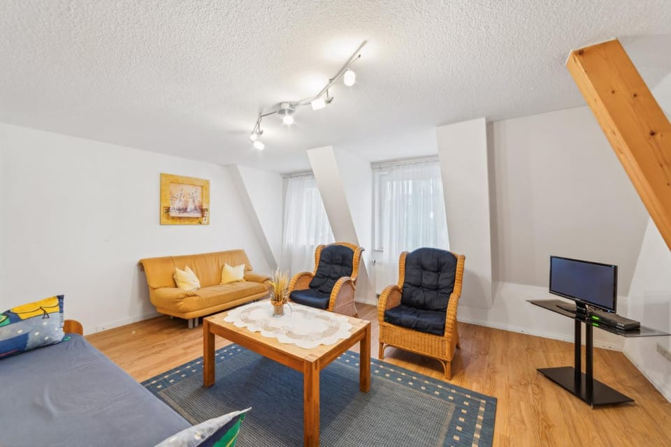 Communal lounge/ TV room, TV and multimedia, Living room, Seating area