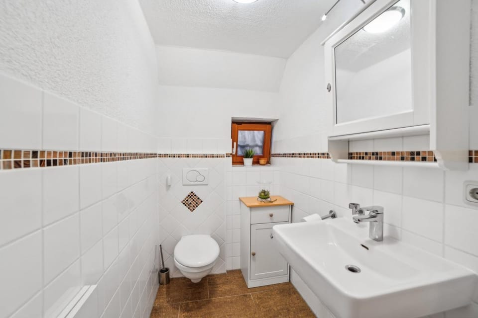 Toilet, Bathroom, towels