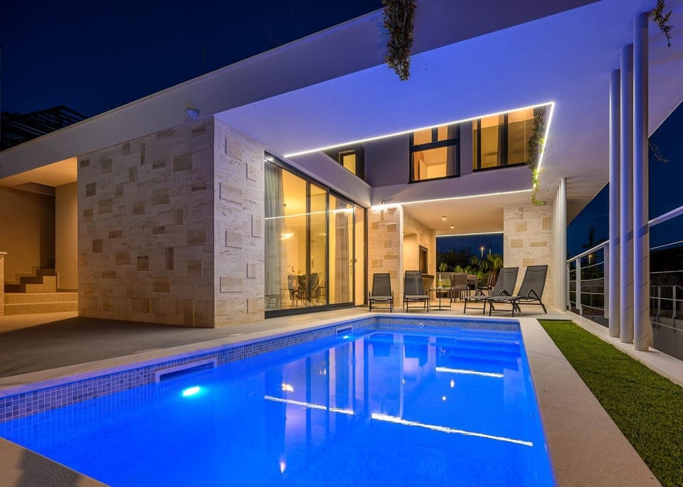 BBQ facilities, Balcony/Terrace, Swimming pool