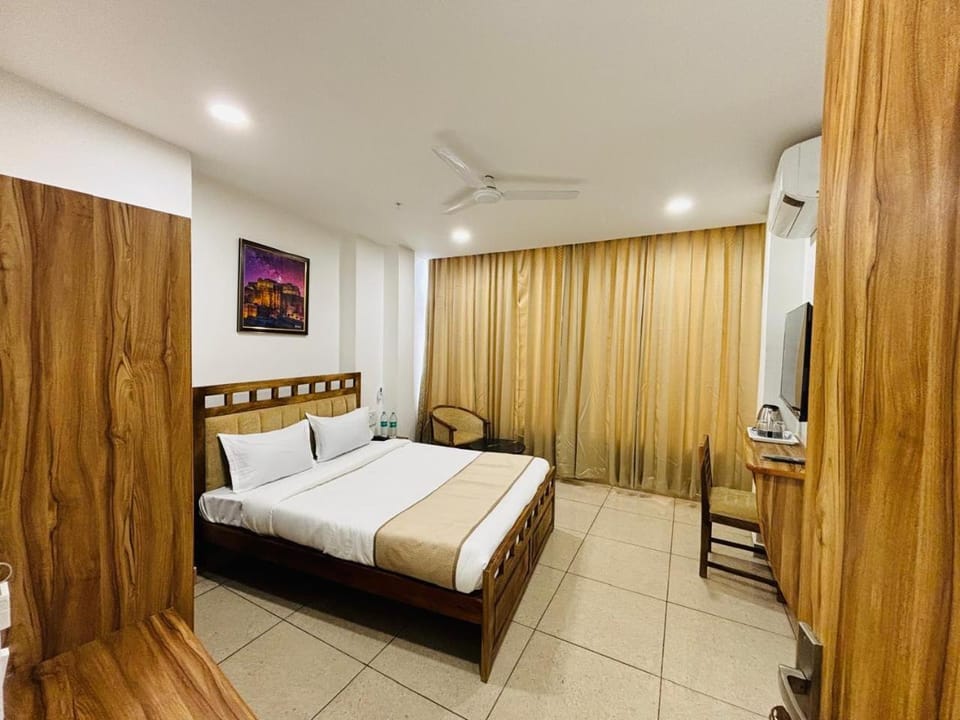 Bed, Photo of the whole room, Bedroom, wardrobe, air conditioner