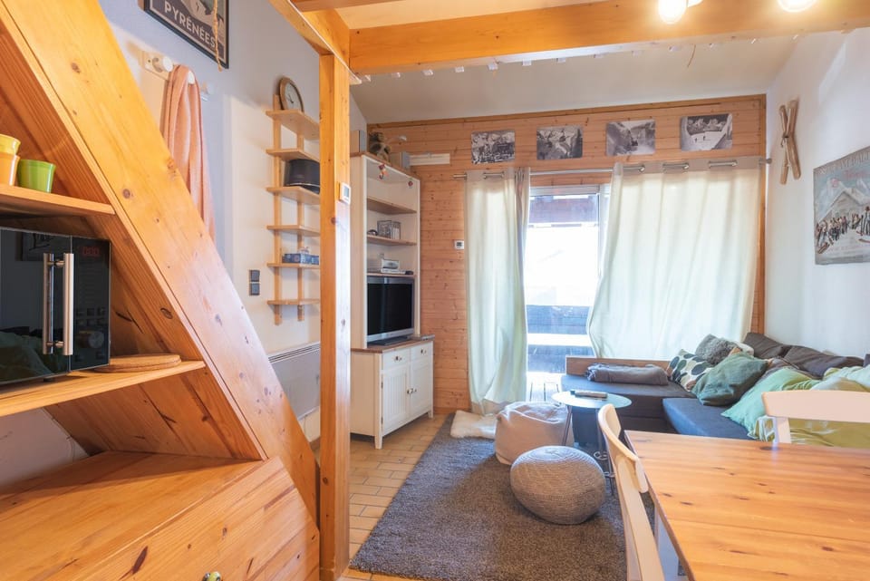 Property building, Living room