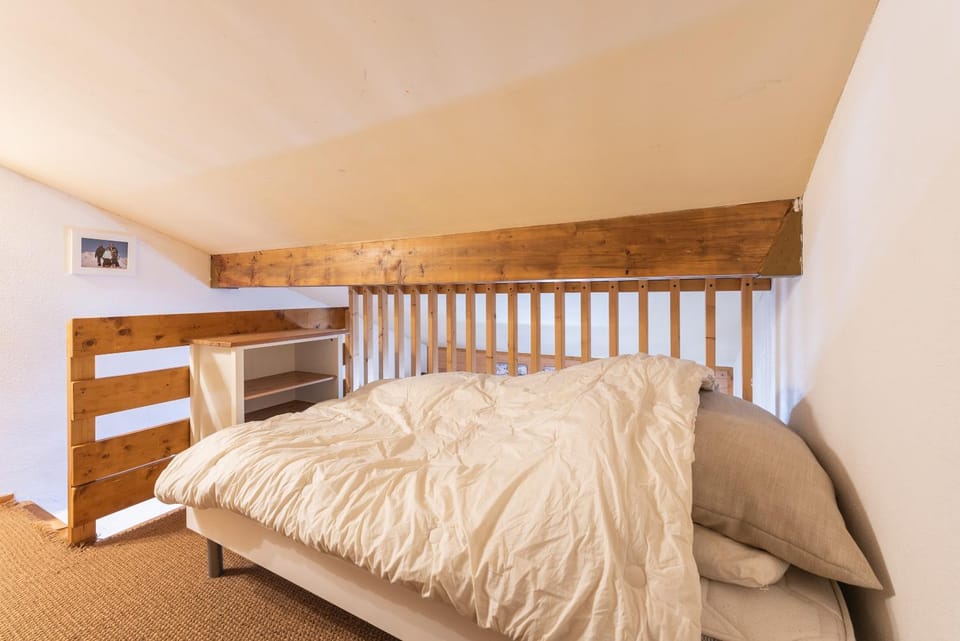 Property building, Living room, Bedroom