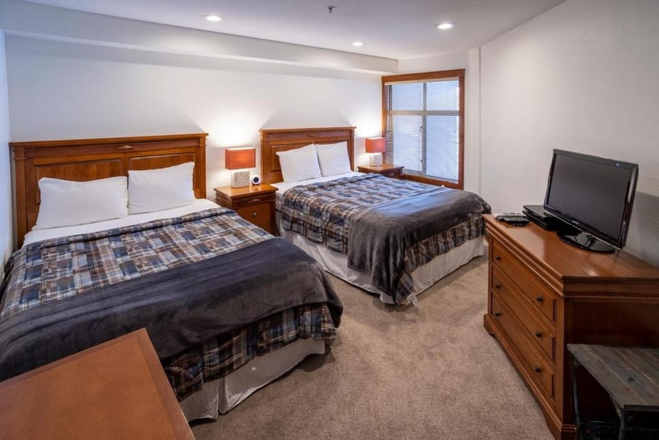 3419B - Double Queen Standard Powderhorn Lodge suite Apartment in Utah