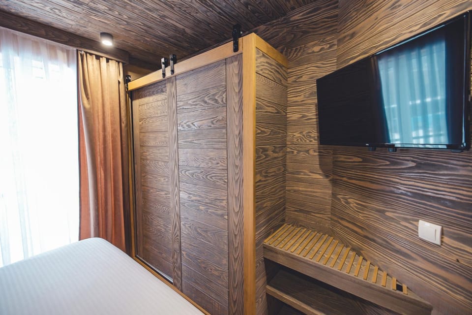 TV and multimedia, Bedroom, wardrobe