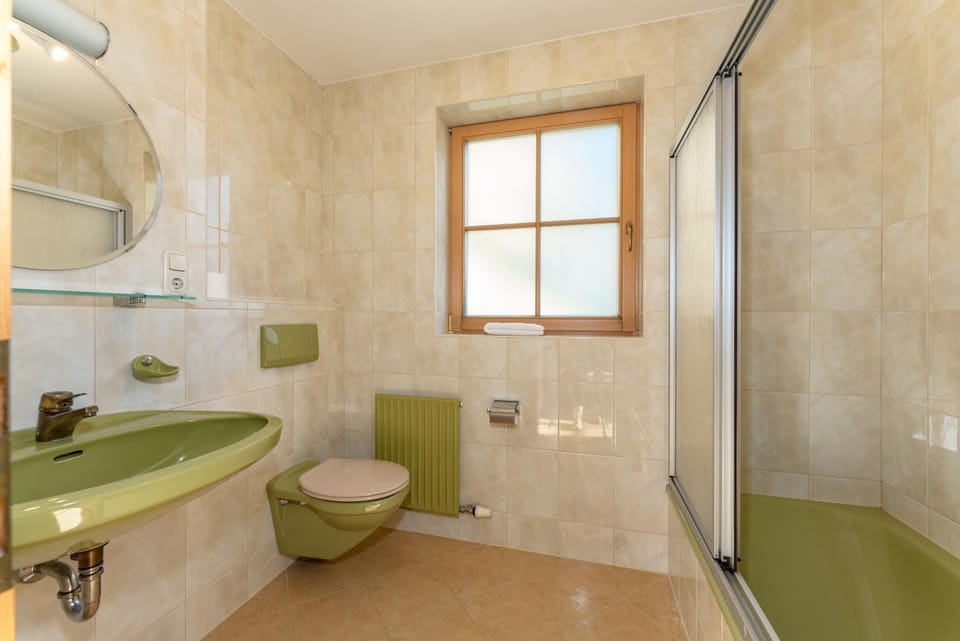Shower, Toilet, Bathroom, Bath