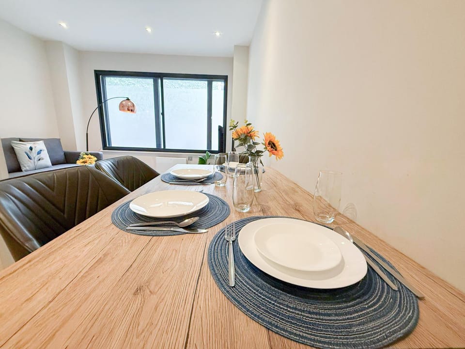 Living room, Seating area, Dining area