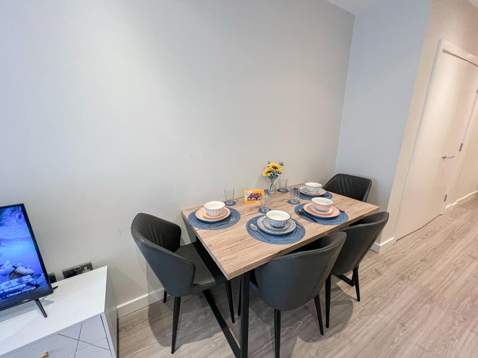 Seating area, Dining area