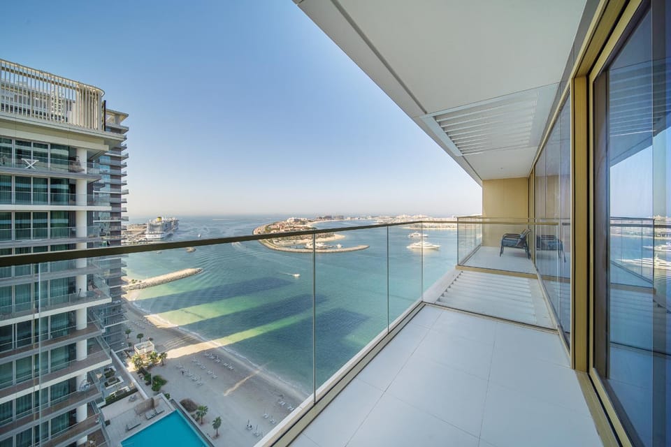 Grand Bleu 02 - LIMITED OFFER! Stunning 2BR Waterfront for 5 Apartment in Dubai