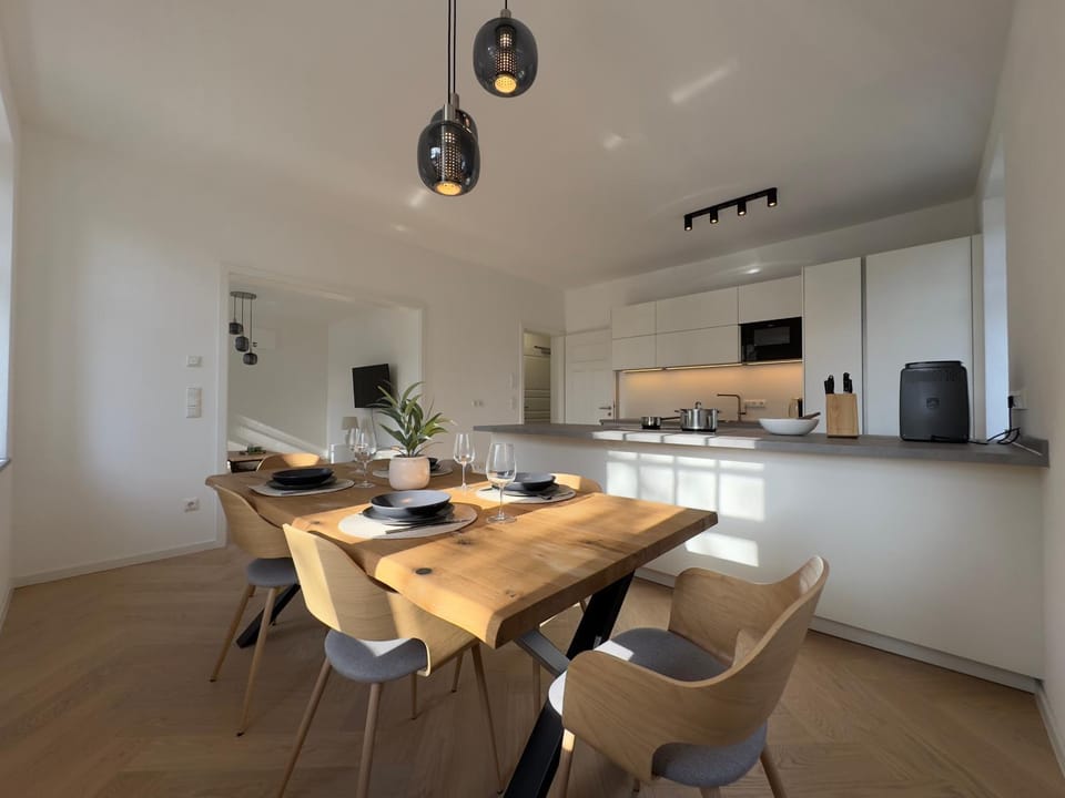 Coffee/tea facilities, Kitchen or kitchenette, Dining area