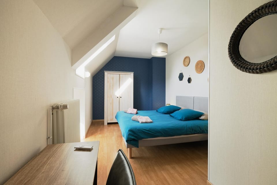 Property building, Living room, Bedroom