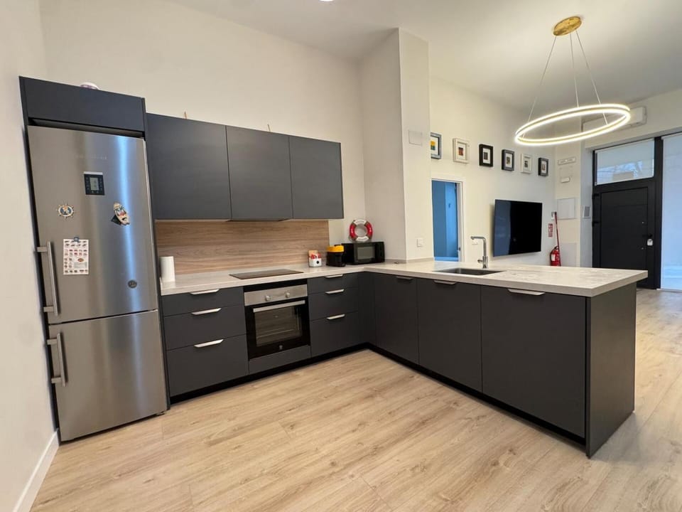 LUXURY SUITE Wifi AC SERVICIOS EN LA PUERTA House in Madrid