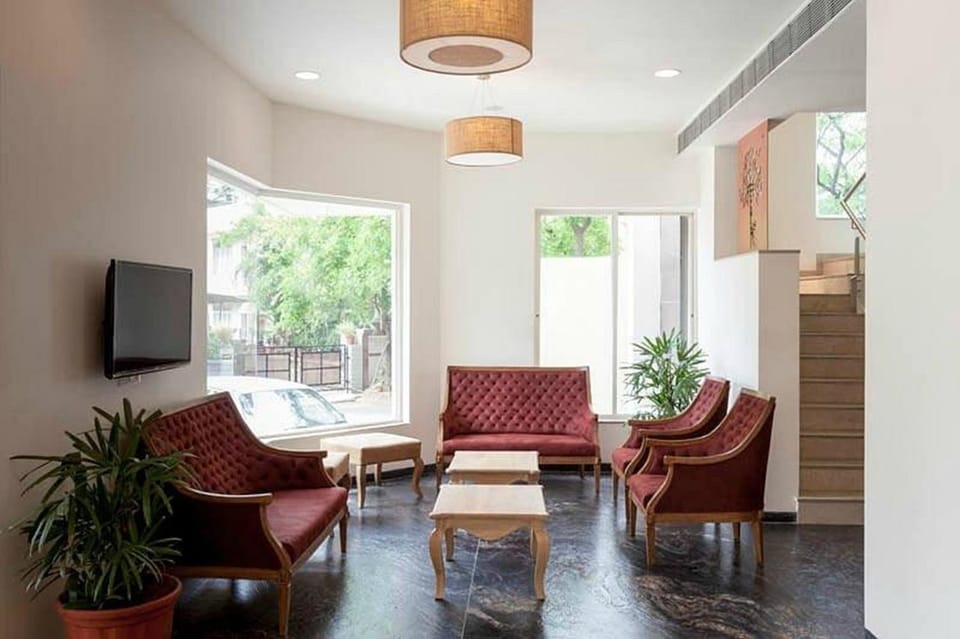 Property building, TV and multimedia, Living room, Seating area