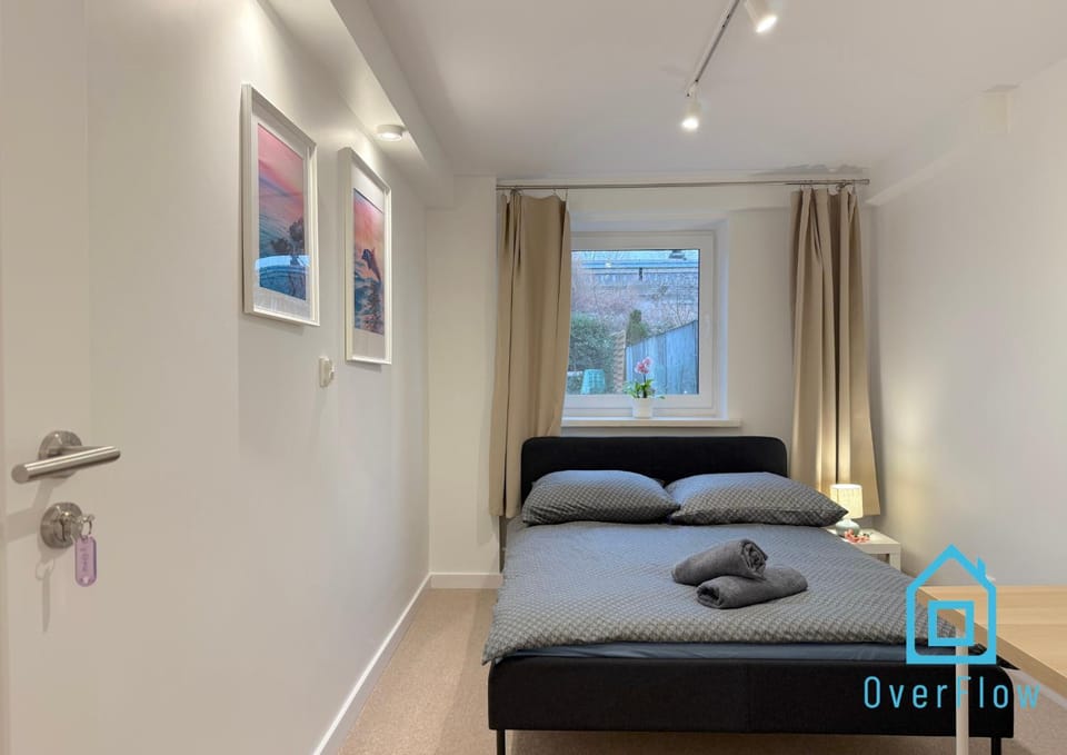 Coral Room - 1 km to Baltic Sea & 15 Minutes to Gdańsk Old Town Vacation rental in Gdansk