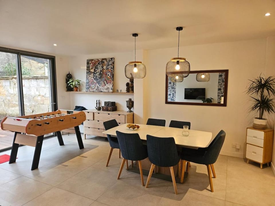 Game Room, Living room, Dining area