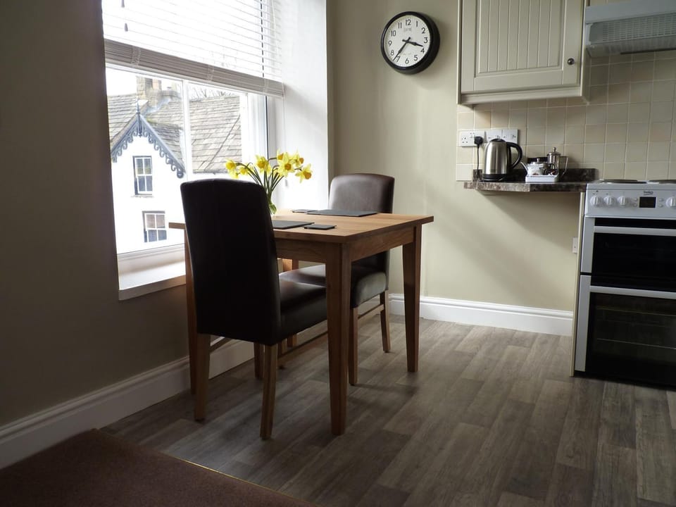 Day, Dining area