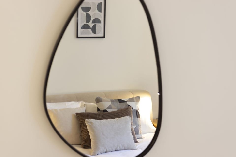 Photo of the whole room, Decorative detail