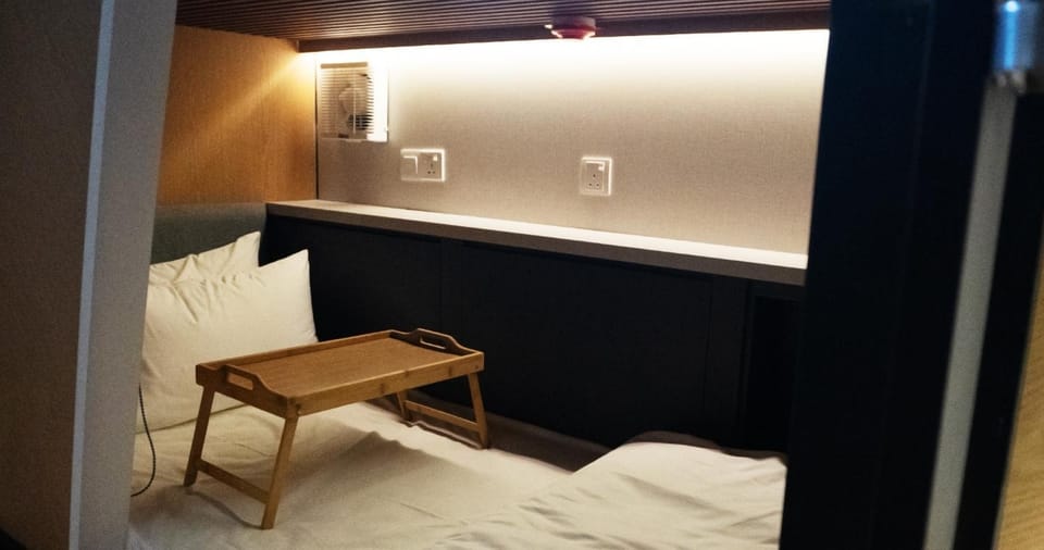 Bedroom, bunk bed