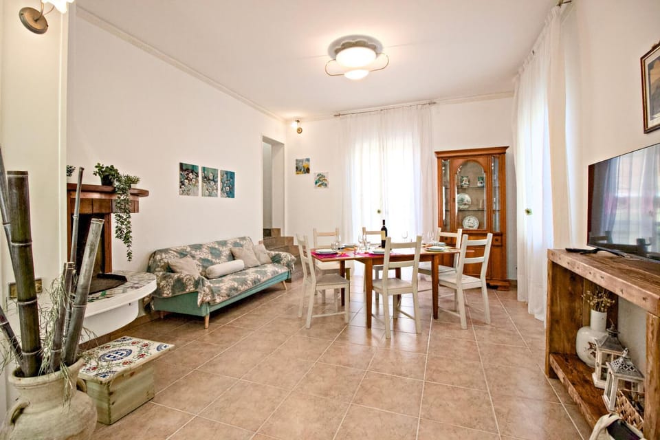 Day, Living room, Seating area, Dining area