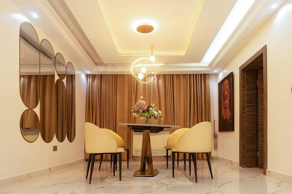 Seating area, Dining area