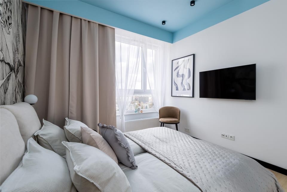Bed, TV and multimedia, Photo of the whole room, Bedroom