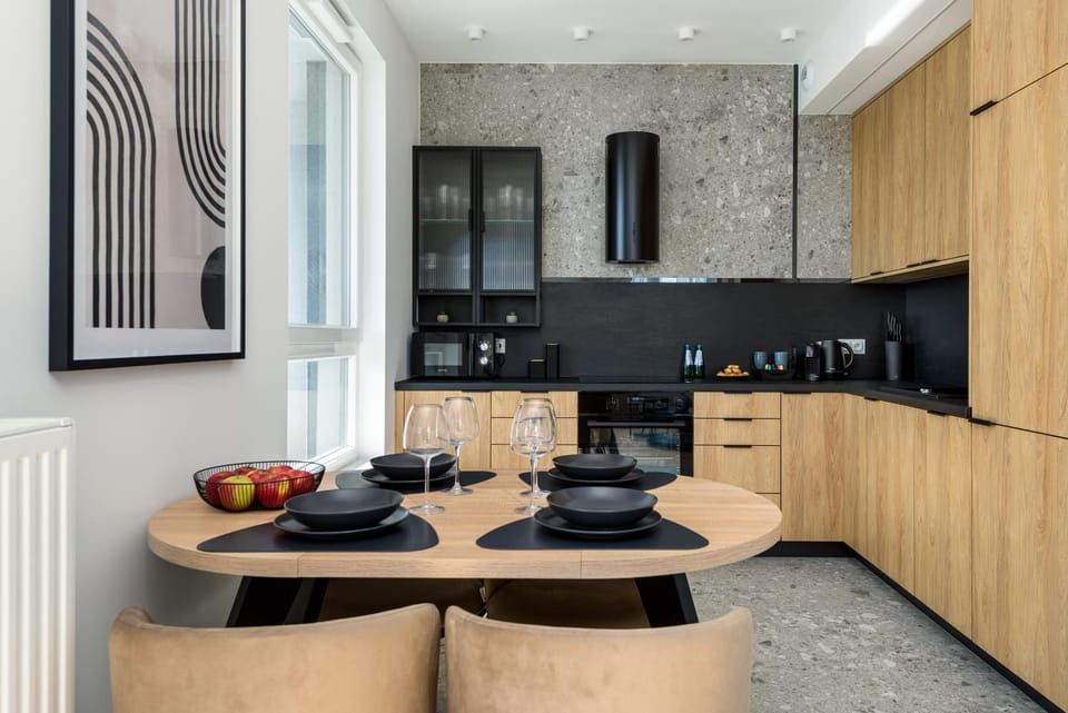 Coffee/tea facilities, Kitchen or kitchenette, Dining area, stove