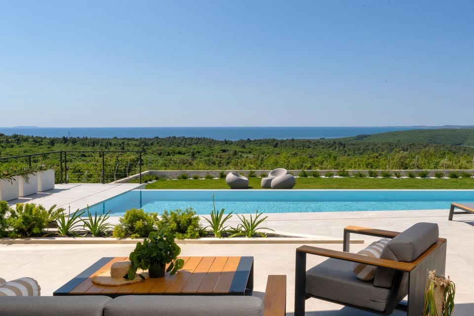 Patio, Day, Natural landscape, View (from property/room), Balcony/Terrace, Pool view, Sea view, Swimming pool, sunbed