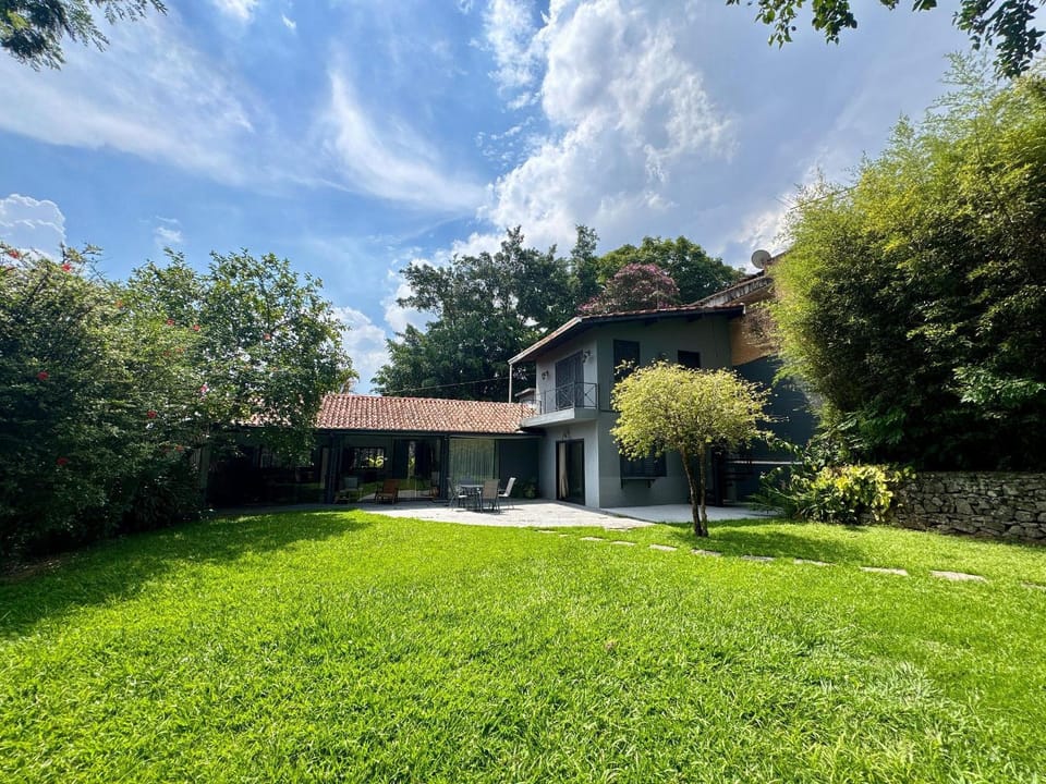 Facade/entrance, Garden