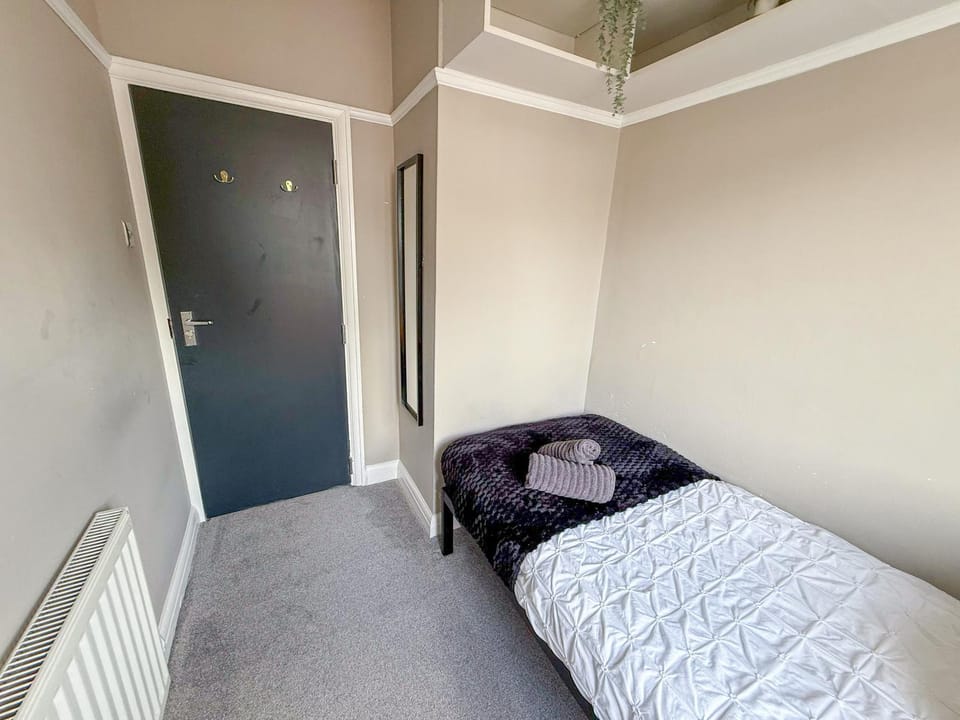 Bed, Photo of the whole room, Decorative detail, Bedroom, heating, internet, storage, wardrobe