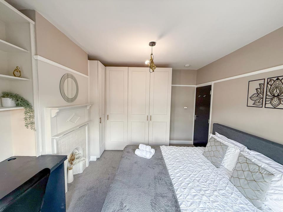 Bed, Photo of the whole room, Decorative detail, Bedroom, heating, internet, storage, towels, wardrobe