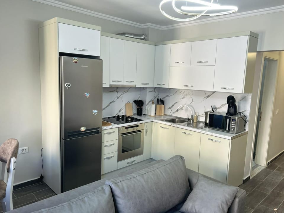 Coffee/tea facilities, Kitchen or kitchenette, oven, stove, toaster