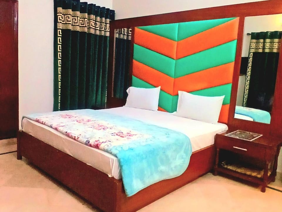 Subhan Palace Family BNB Hotel in Karachi