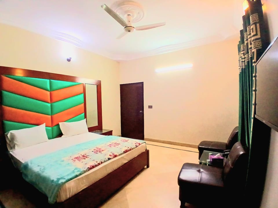 Subhan Palace Family BNB Hotel in Karachi