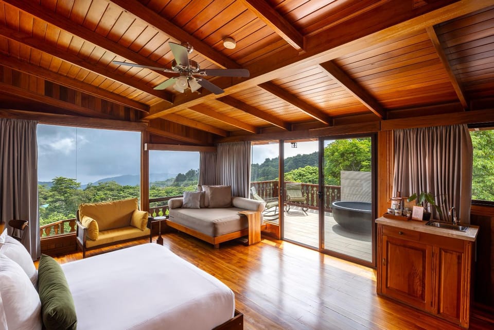 Bed, Balcony/Terrace, Mountain view