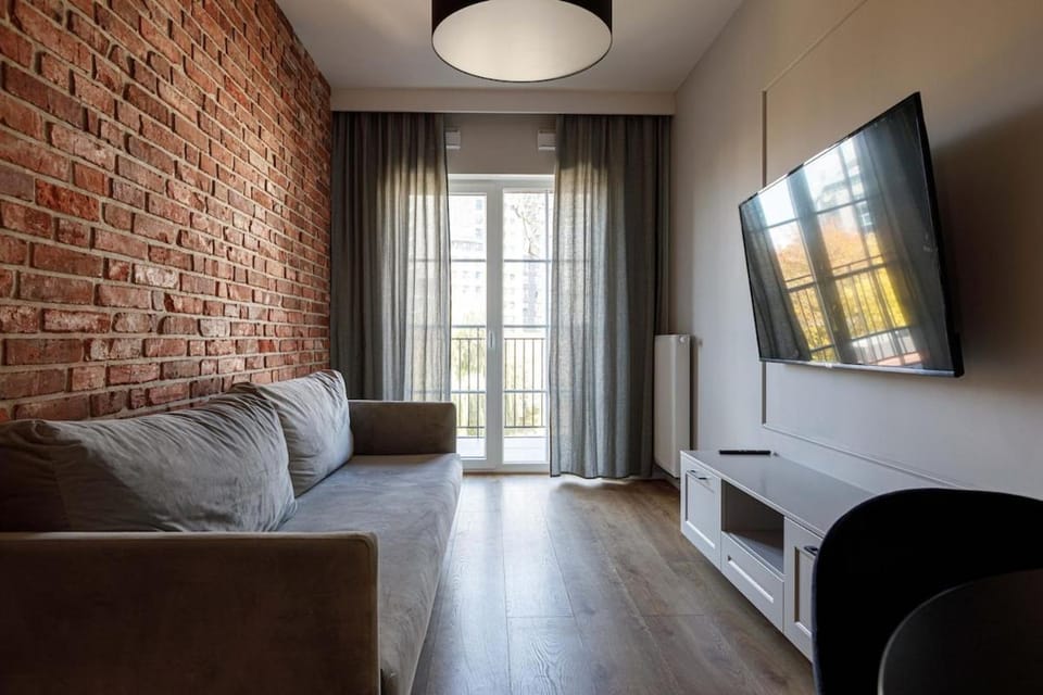 Communal lounge/ TV room, Bed, TV and multimedia, Living room, Photo of the whole room, Seating area, Evening entertainment, Bedroom