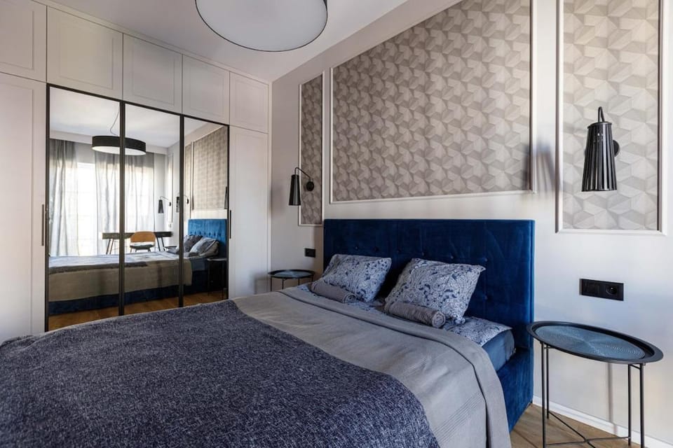 Bed, Living room, Photo of the whole room, Seating area, Bedroom