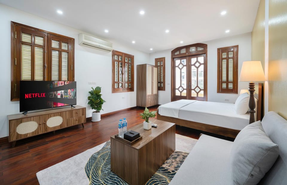 Bed, TV and multimedia, Photo of the whole room, Seating area, Evening entertainment, Bedroom