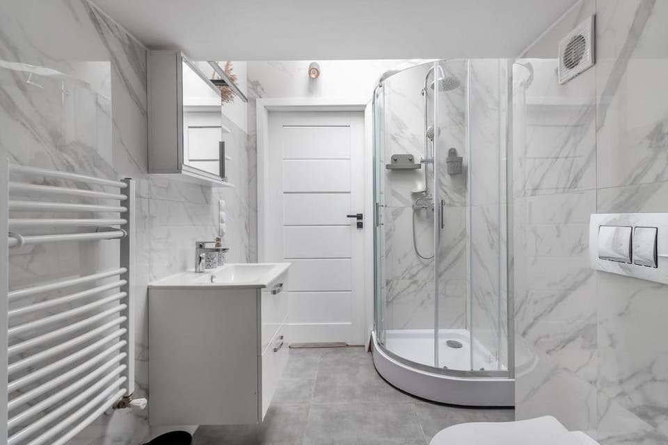 Shower, Bathroom, Bath, towels
