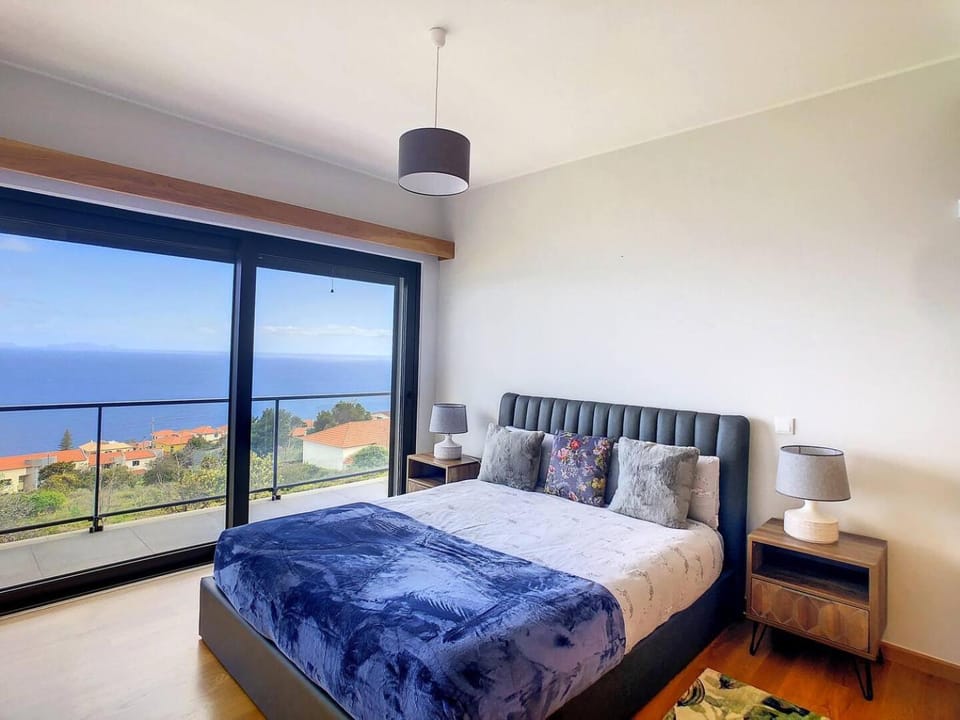 Bed, Bedroom, Sea view