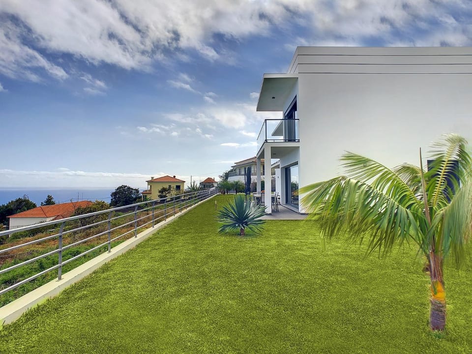 Property building, Garden view, Sea view