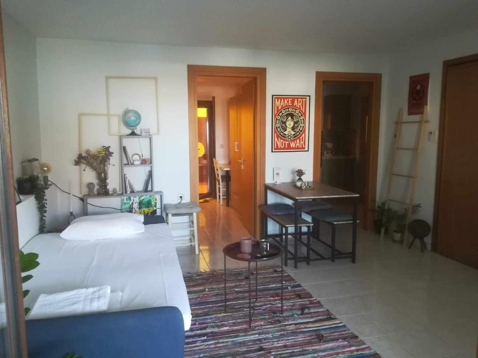 Bed, Living room, Seating area, Dining area