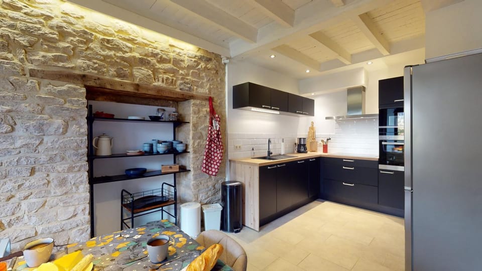 Dining area, dishwasher, oven, pet friendly, stove