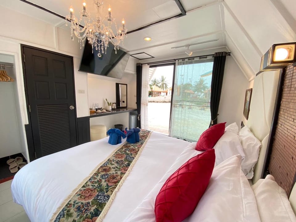 Exclusive Bungalow Near Swiming Pool At Kohchang Resort Villa in Ko Chang