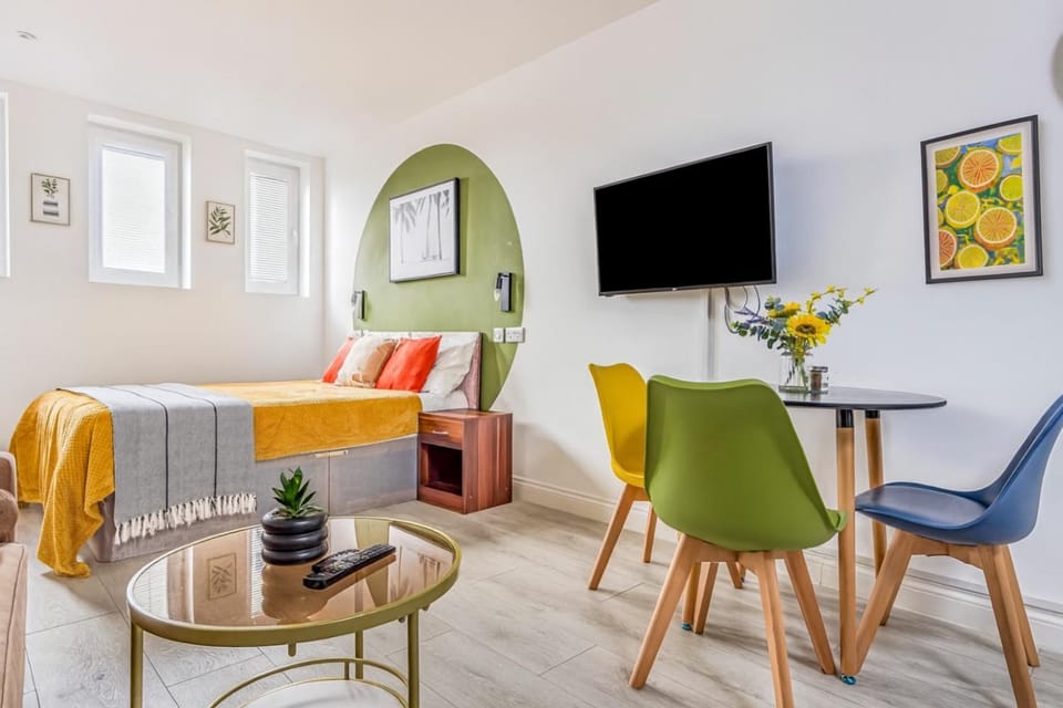 Communal lounge/ TV room, Living room, Seating area, Dining area